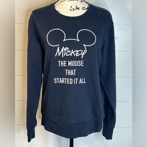 UT DISNEY BLUE EMBROIDERED SWEATSHIRT SZ M